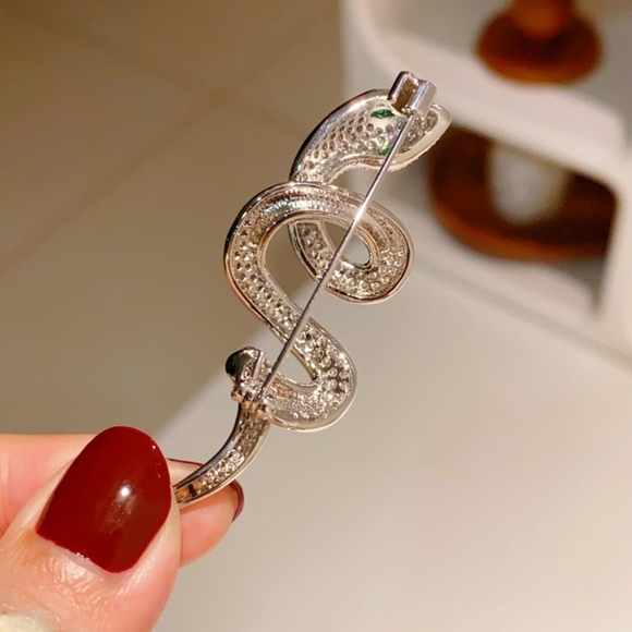 VQ Snake Brooch - Picture 4 of 6